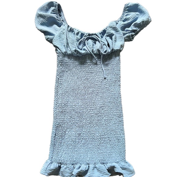 NWOT LOVE TREE LIGHT BLUE SMOCKED MINI DRESS WITH RUFFLES SIZE MEDIUM - Picture 1 of 7